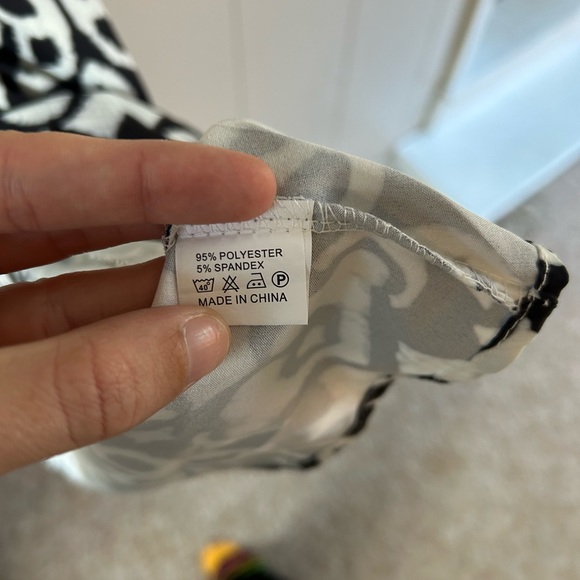 Women’s Dress - Picture 4 of 6